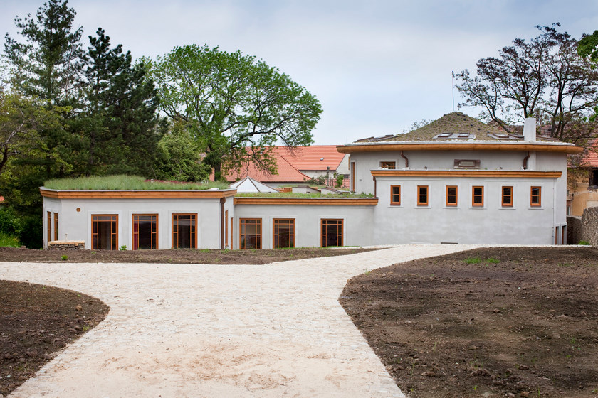 Pohled na celou budovu